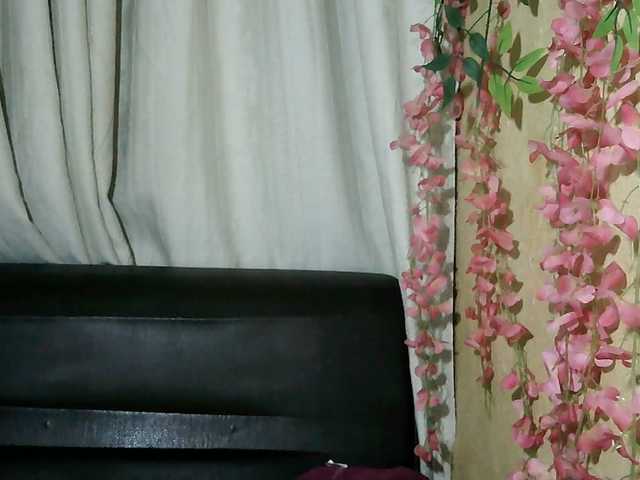 Pussy01lips live cam on BongaCams