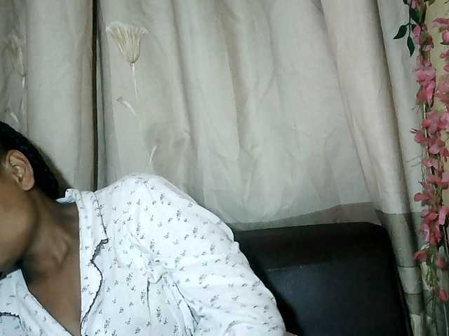 Pussy01lips live cam on BongaCams