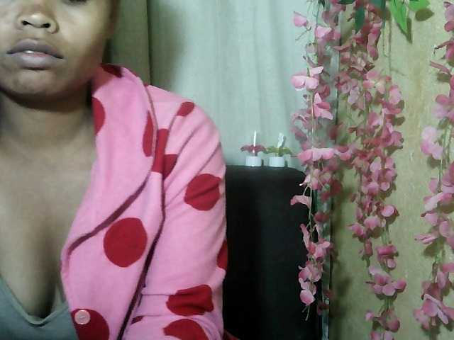 Pussy01lips live cam on BongaCams