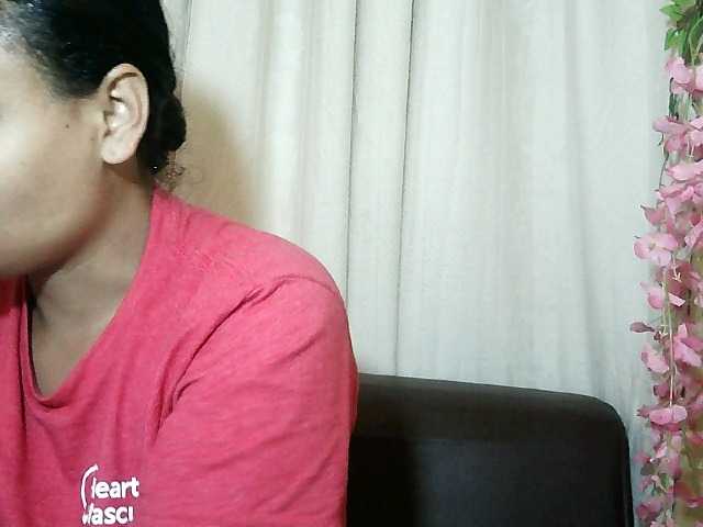 Pussy01lips live cam on BongaCams