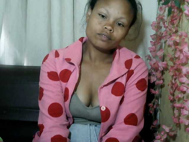 Pussy01lips live cam on BongaCams