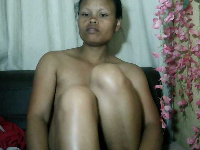 Pussy01lips live cam on BongaCams