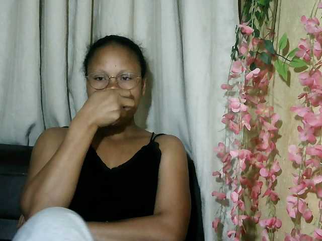Pussy01lips live cam on BongaCams