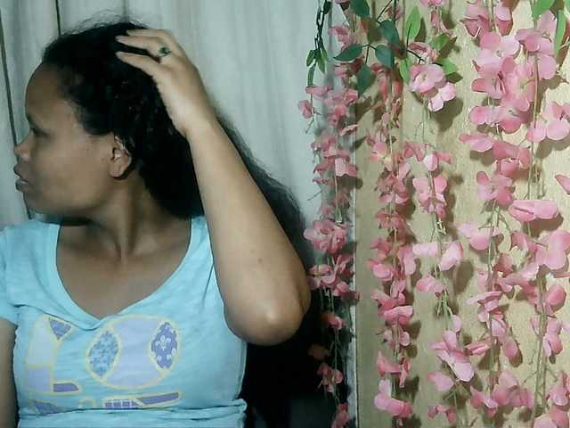 Pussy01lips live cam on BongaCams