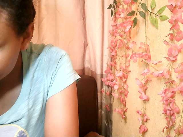 Pussy01lips live cam on BongaCams