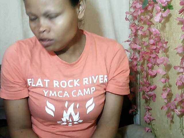 Pussy01lips live cam on BongaCams