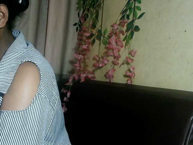Pussy01lips live cam on BongaCams