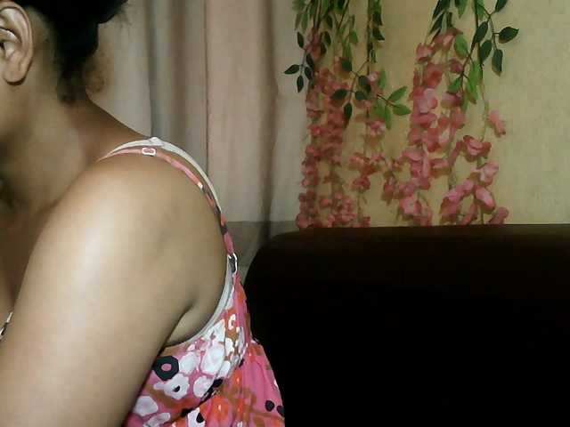 Pussy01lips live cam on BongaCams
