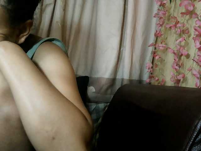 Pussy01lips live cam on BongaCams