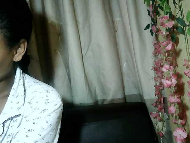 Pussy01lips live cam on BongaCams