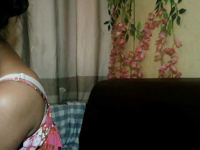Pussy01lips live cam on BongaCams