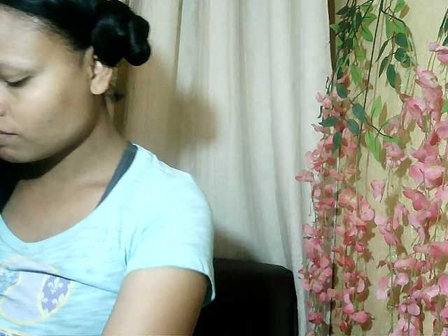 Pussy01lips live cam on BongaCams