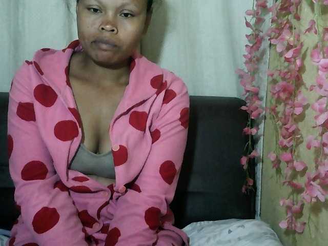 Pussy01lips live cam on BongaCams