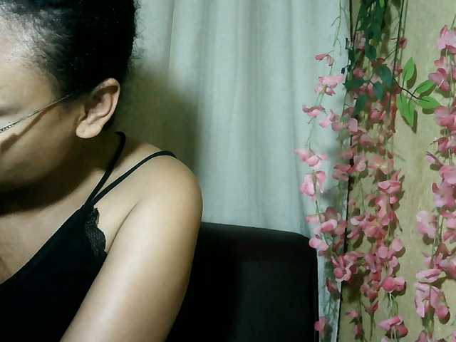 Pussy01lips live cam on BongaCams