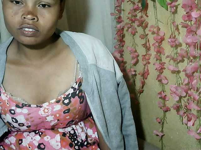 Pussy01lips live cam on BongaCams