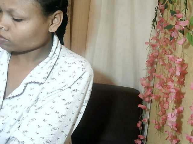 Pussy01lips live cam on BongaCams