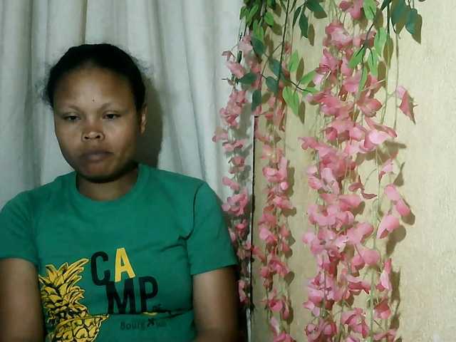 Pussy01lips live cam on BongaCams