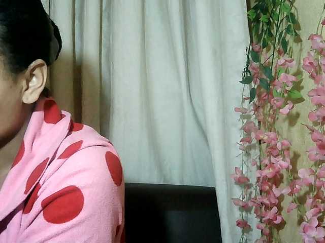 Pussy01lips live cam on BongaCams