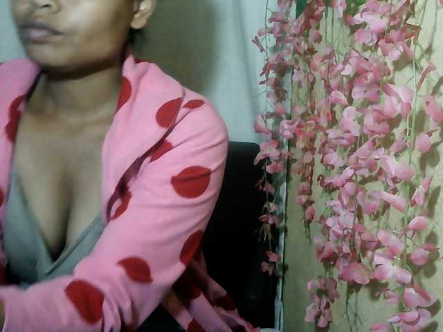 Pussy01lips live cam on BongaCams