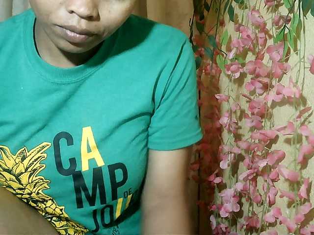 Pussy01lips live cam on BongaCams