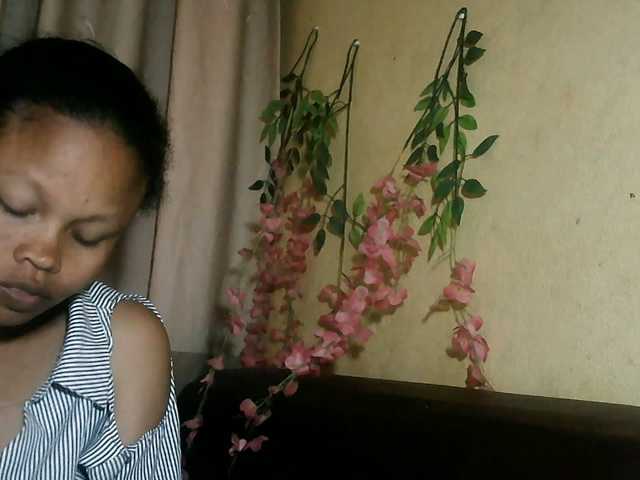 Pussy01lips live cam on BongaCams