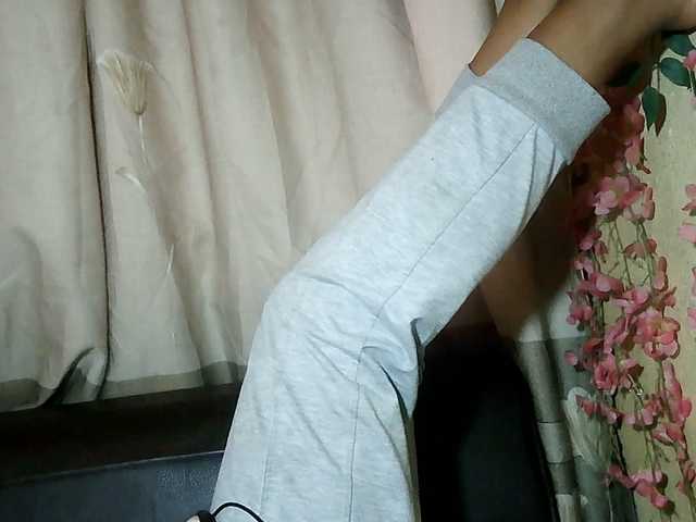 Pussy01lips live cam on BongaCams
