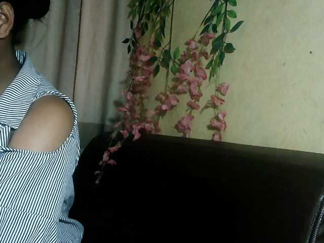 Pussy01lips live cam on BongaCams