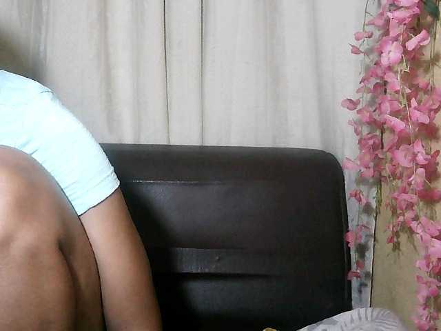 Pussy01lips live cam on BongaCams
