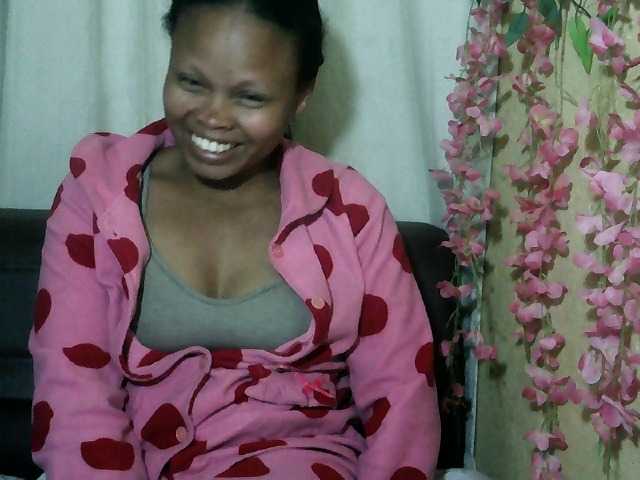 Pussy01lips live cam on BongaCams