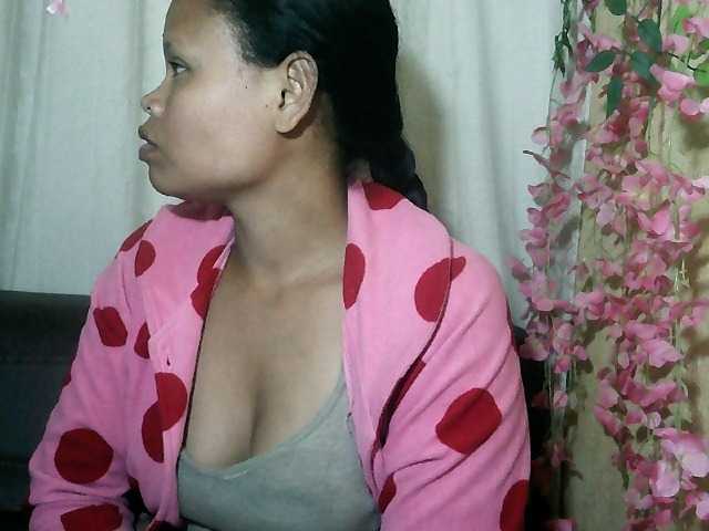 Pussy01lips live cam on BongaCams