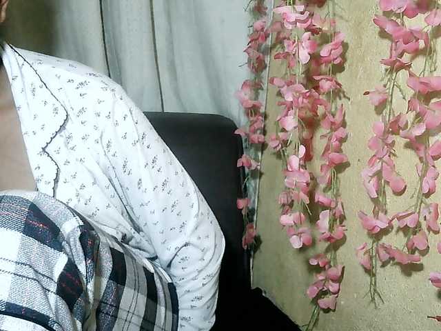 Pussy01lips live cam on BongaCams
