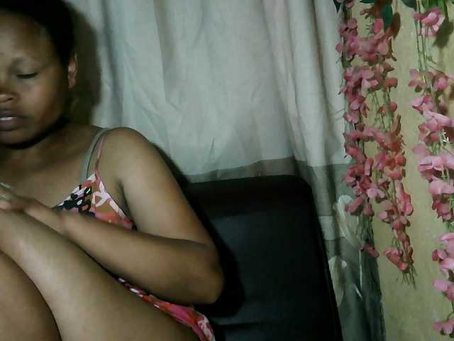 Pussy01lips live cam on BongaCams
