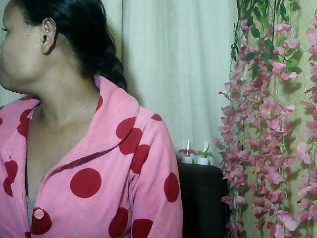 Pussy01lips live cam on BongaCams