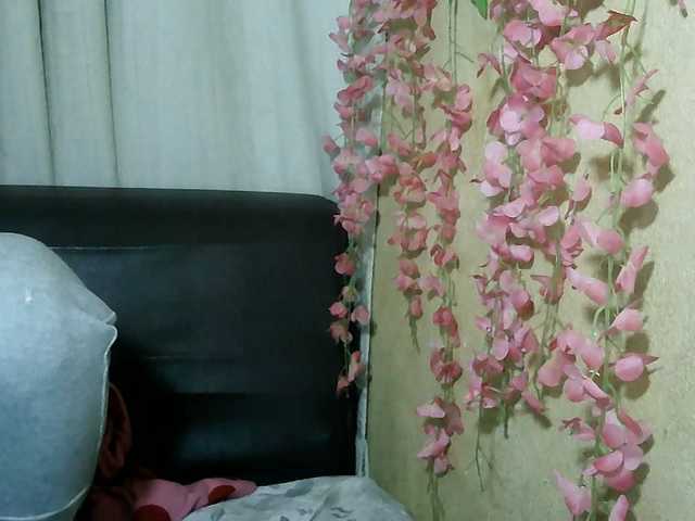 Pussy01lips live cam on BongaCams