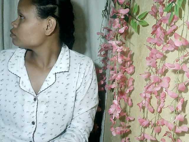 Pussy01lips live cam on BongaCams