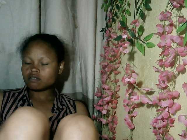 Pussy01lips live cam on BongaCams