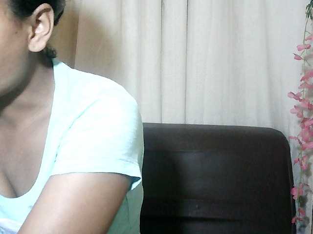 Pussy01lips live cam on BongaCams