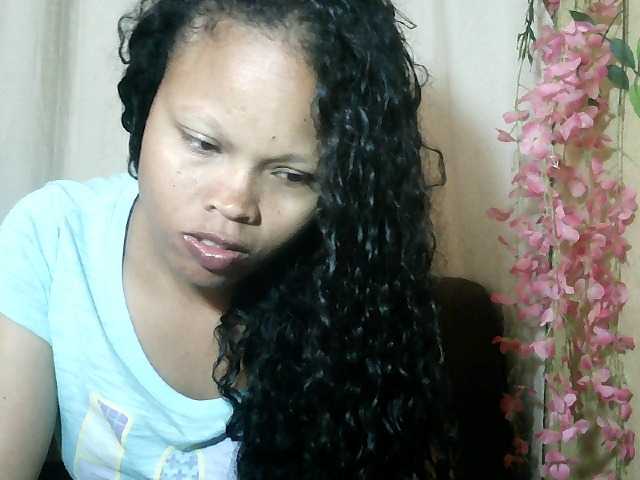 Pussy01lips live cam on BongaCams