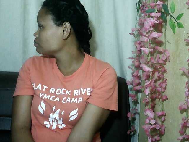 Pussy01lips live cam on BongaCams
