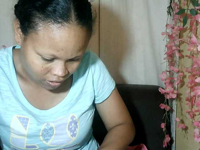 Pussy01lips live cam on BongaCams