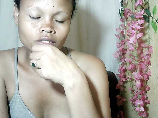 Pussy01lips's BongaCams show and profile