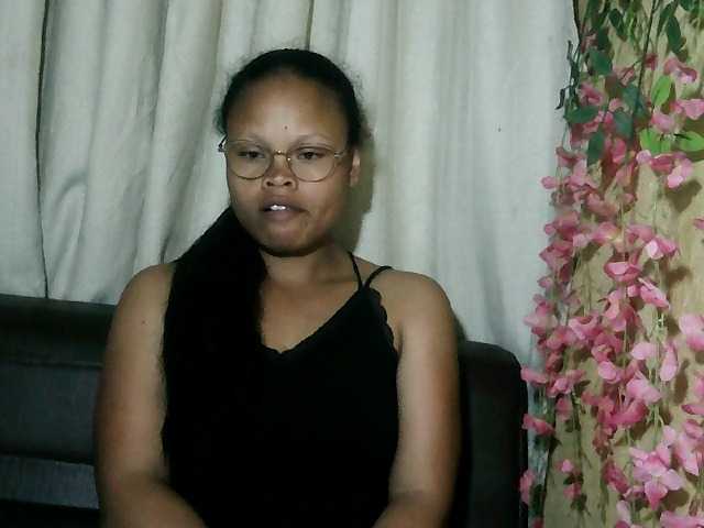 Pussy01lips live cam on BongaCams