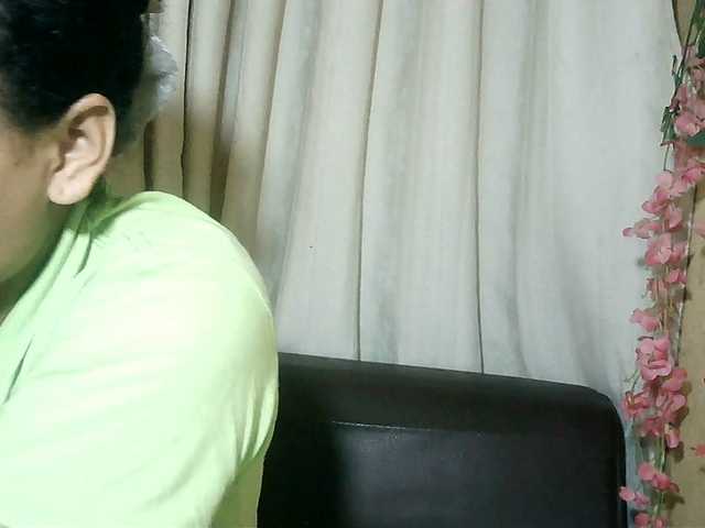 Pussy01lips live cam on BongaCams