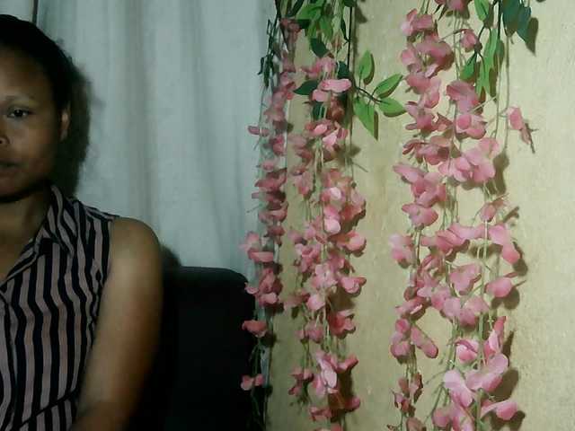 Pussy01lips live cam on BongaCams
