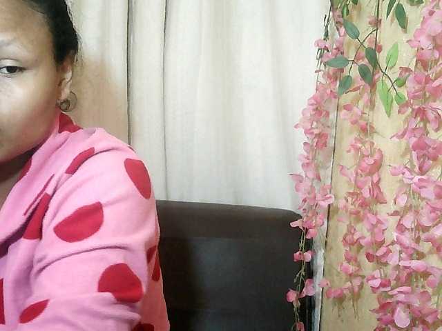 Pussy01lips live cam on BongaCams