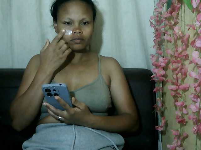 Pussy01lips live cam on BongaCams