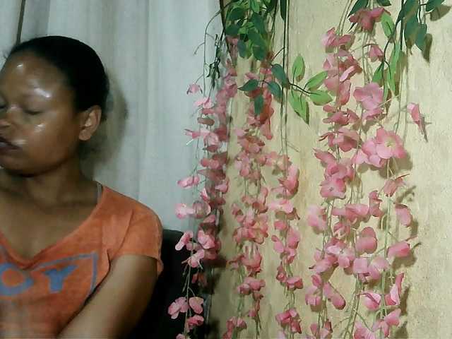 Pussy01lips live cam on BongaCams