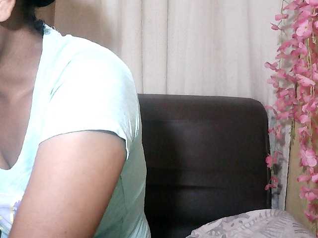 Pussy01lips live cam on BongaCams
