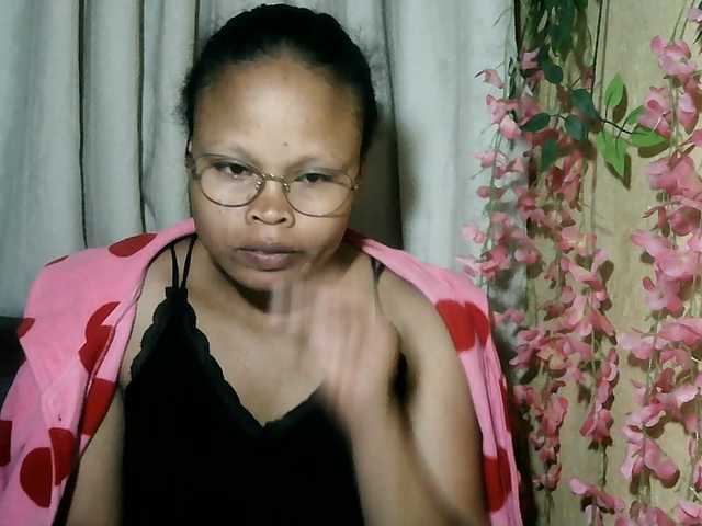 Pussy01lips live cam on BongaCams