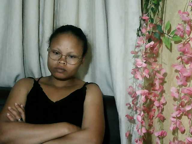 Pussy01lips live cam on BongaCams